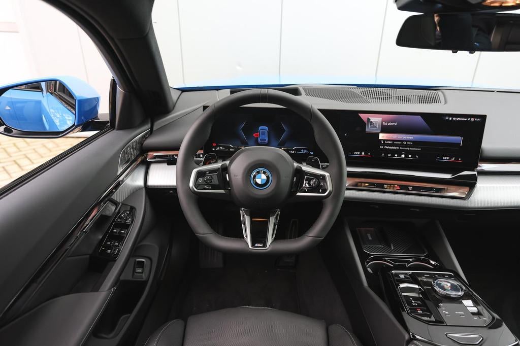 BMW 5 Serie Touring 530e M Sport Automaat / Panoramadak / Tr, Automaat, 1998 cc, Achterwielaandrijving, Zwart
