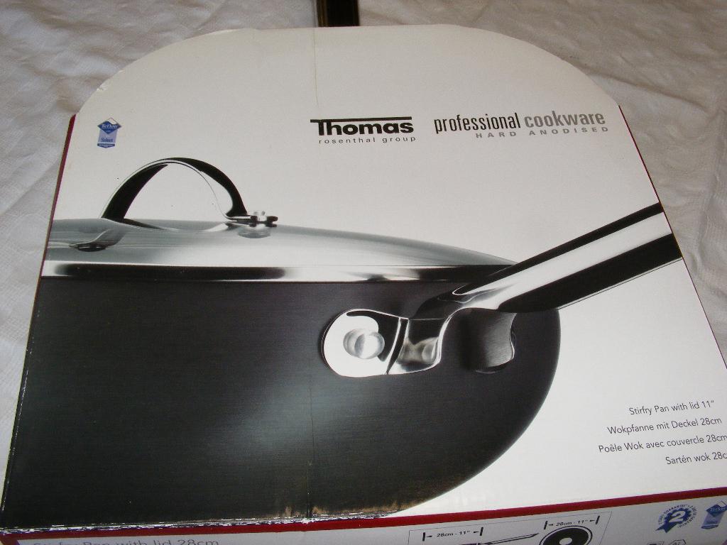 Wokpan met deksel. 28cm, Huis en Inrichting, Keuken | Potten en Pannen, Ophalen of Verzenden, Zo goed als nieuw, Aluminium, Wok