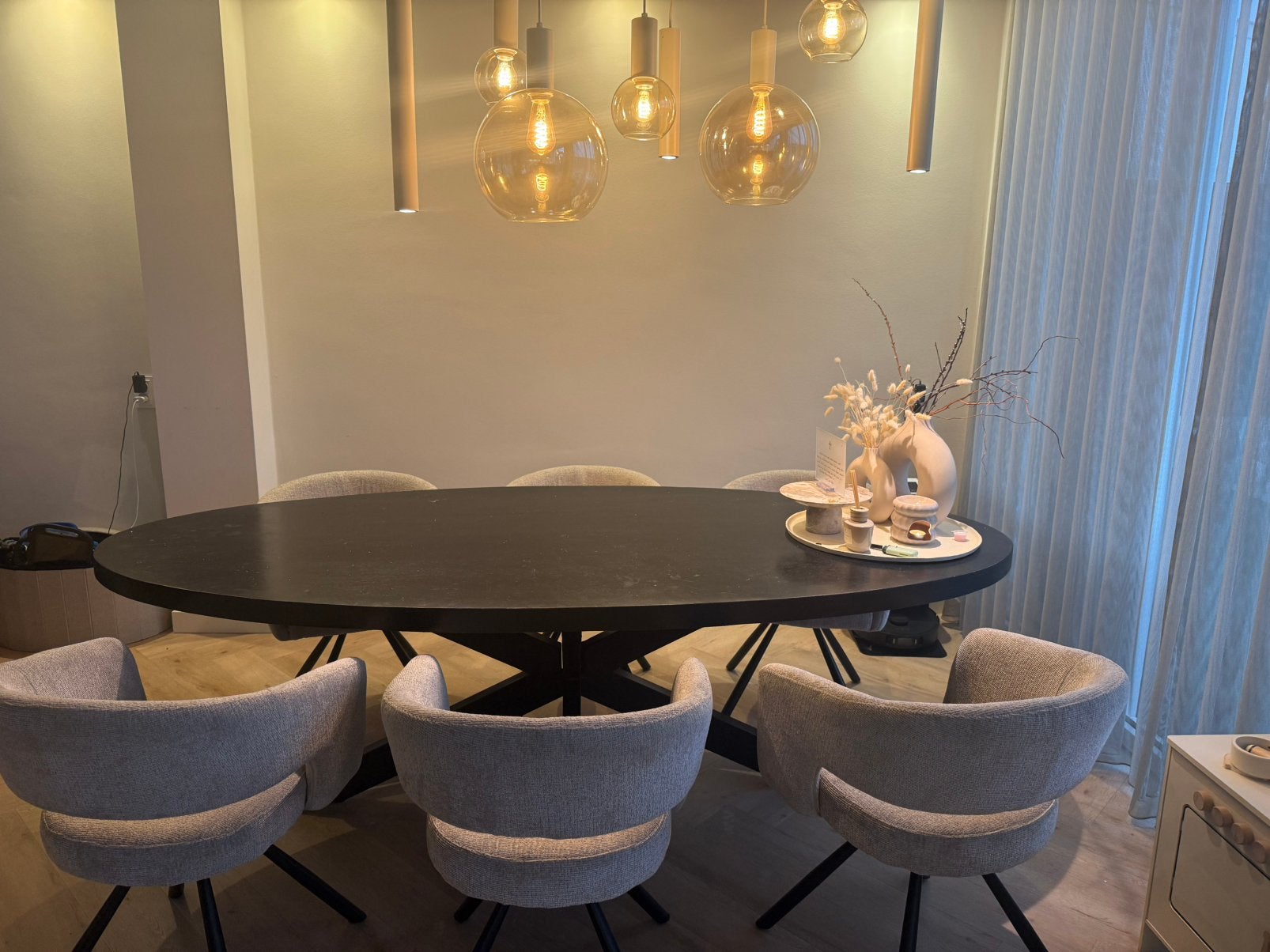 Eettafel ovaal hout zwart, Huis en Inrichting, Gebruikt, 200 cm of meer, Vijf personen of meer, Metaal
