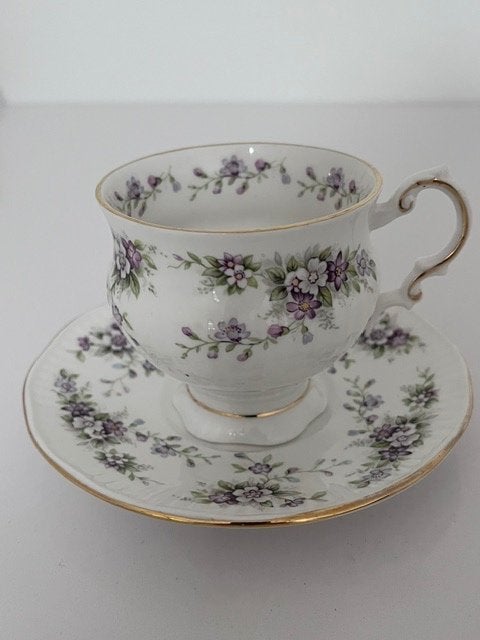 Elizabethan kop/schotel fine bone China goud rozen paars, Ophalen of Verzenden