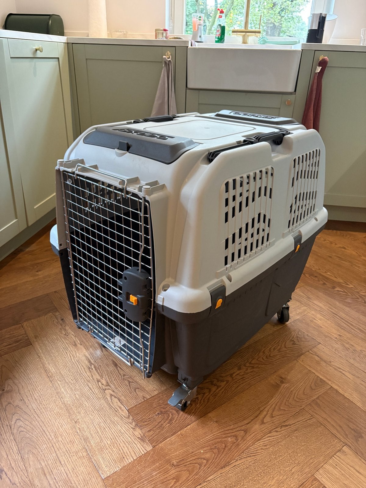 Skudo dieren transportbox IATA gecertificeerd, Ophalen, Zo goed als nieuw