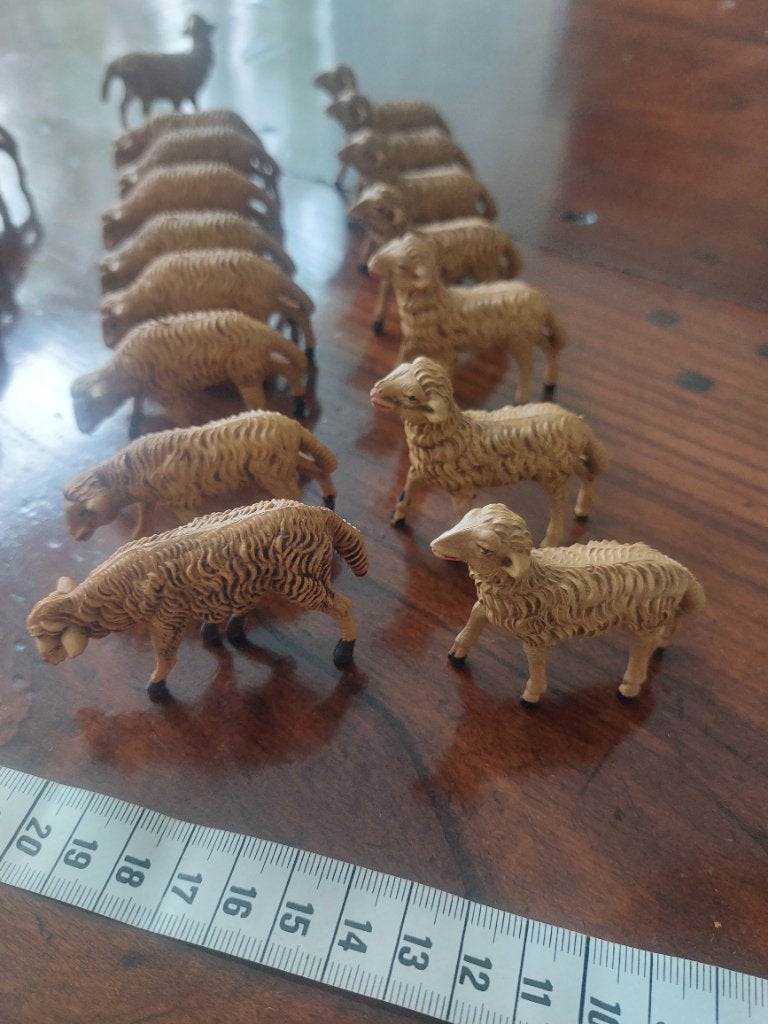 23 schaapjes voor bij de kerststal (kunststof) bruin, Ophalen of Verzenden, Nieuw