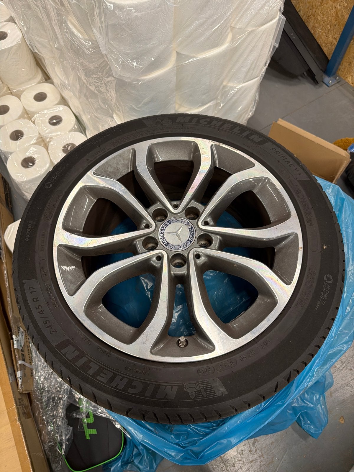 Mercedes velg met Michelin zomerband - 245/45 R17, Ophalen, Banden en Velgen, 17 inch, Personenwagen