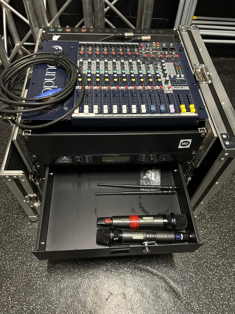 Soundcraft EFX8 Mengpaneel met draadloze microfoons, Muziek en Instrumenten, Mengpanelen, Ophalen, Gebruikt, 5 tot 10 kanalen