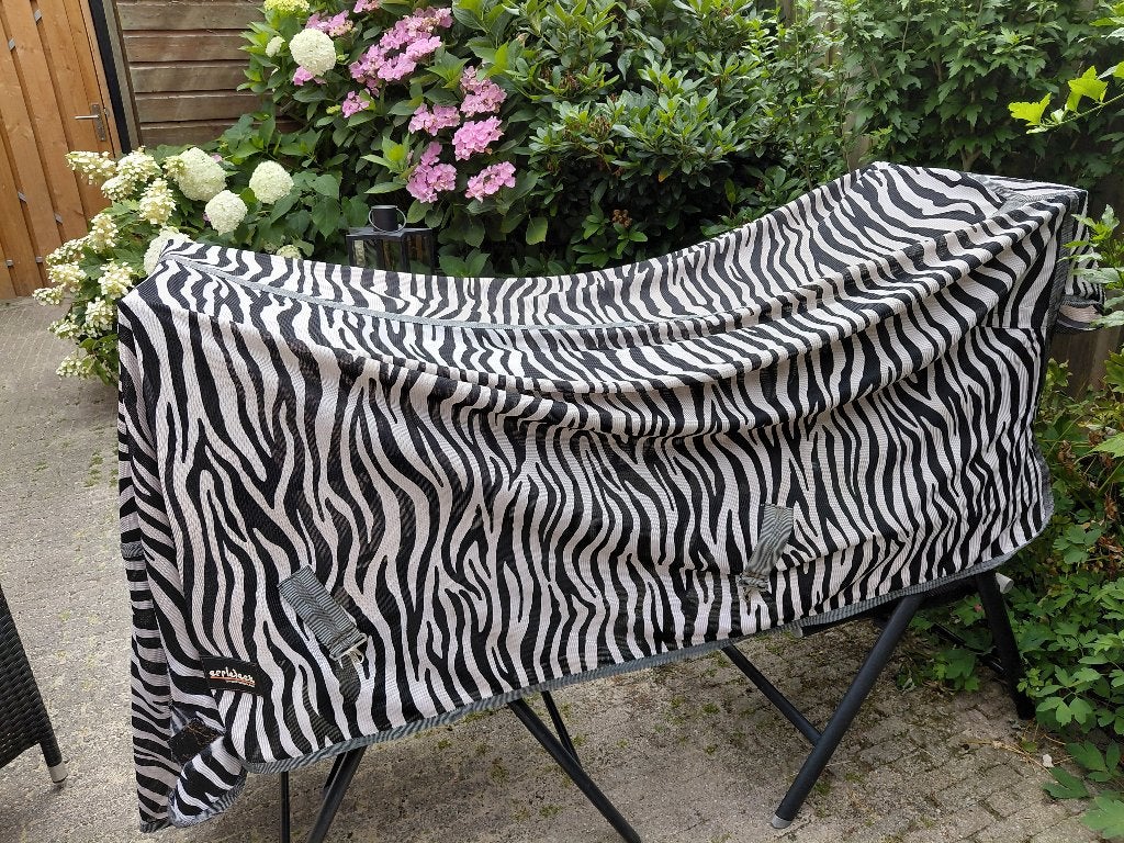 Epplejack zebra vliegendeken met vastzittende hals 195, Dieren en Toebehoren, Paarden en Pony's | Dekens en Dekjes, Meerkleurig