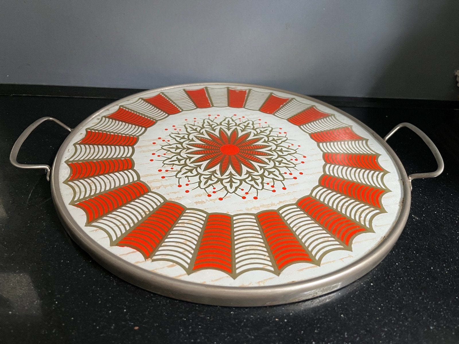 Vintage taartschaal taartschotel oranje wit metaal met print, Ophalen
