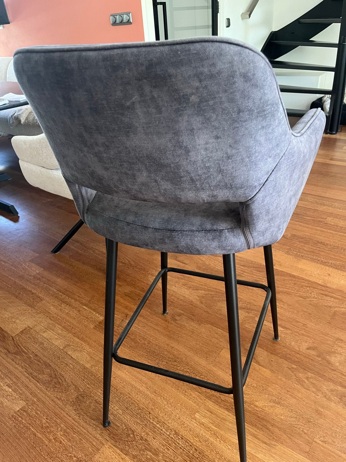 2 luxe velvet barkrukken antraciet met armleuning, Gebruikt, Met voetsteun, Ophalen of Verzenden, 90 cm of meer
