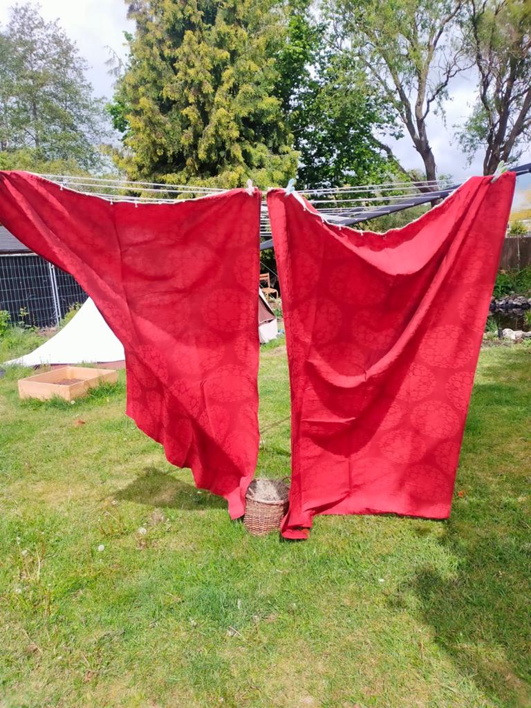 Vintage Rode Gordijnen - 2 Stuks, Huis en Inrichting, Stoffering | Gordijnen en Lamellen, Gebruikt, 100 tot 150 cm, 200 cm of meer