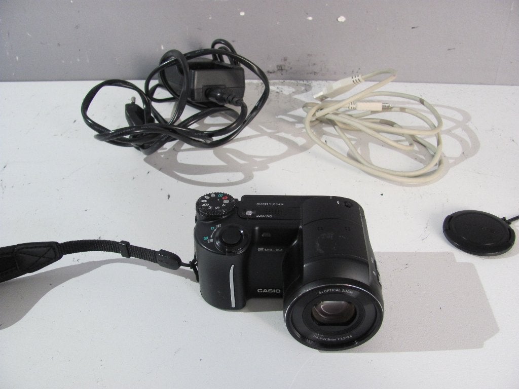 Casio EX-P505 (vlogcamera)  mpeg-4 movie en 5mp, Accu, Ingebouwde flitser, Ophalen of Verzenden, Zo goed als nieuw