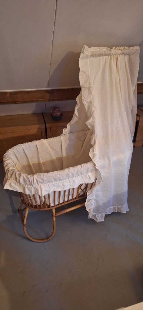 Wieg (Rotan), Kinderen en Baby's, Kinderkamer | Bedden, Ophalen, Gebruikt, Minder dan 140 cm, Minder dan 70 cm
