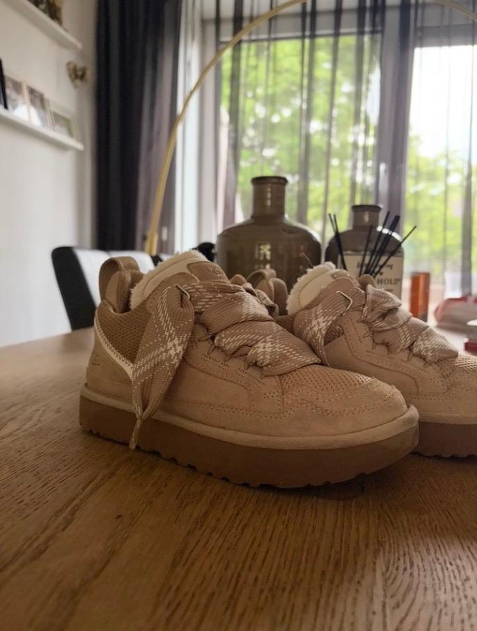UGG Lomel, Bruin, Snowboots, Ophalen of Verzenden, Zo goed als nieuw