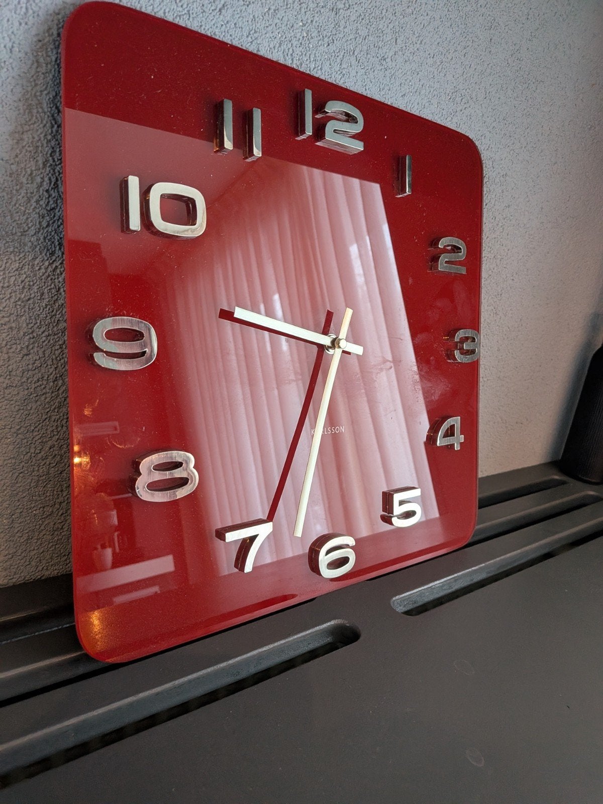 Karlsson design klok, Wandklok, Werkt op batterijen, Ophalen of Verzenden, Zo goed als nieuw
