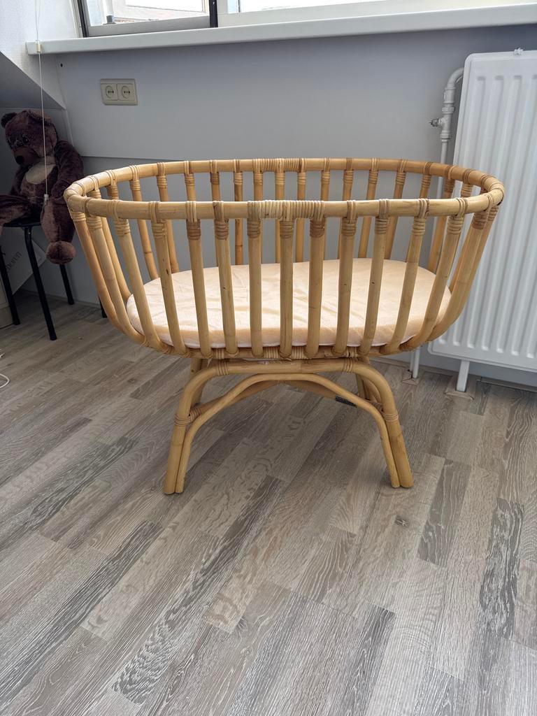 Rotan Wiegje met Matrasje - Zo goed als nieuw, Kinderen en Baby's, Babywiegjes en Ledikanten, Ophalen of Verzenden, Zo goed als nieuw
