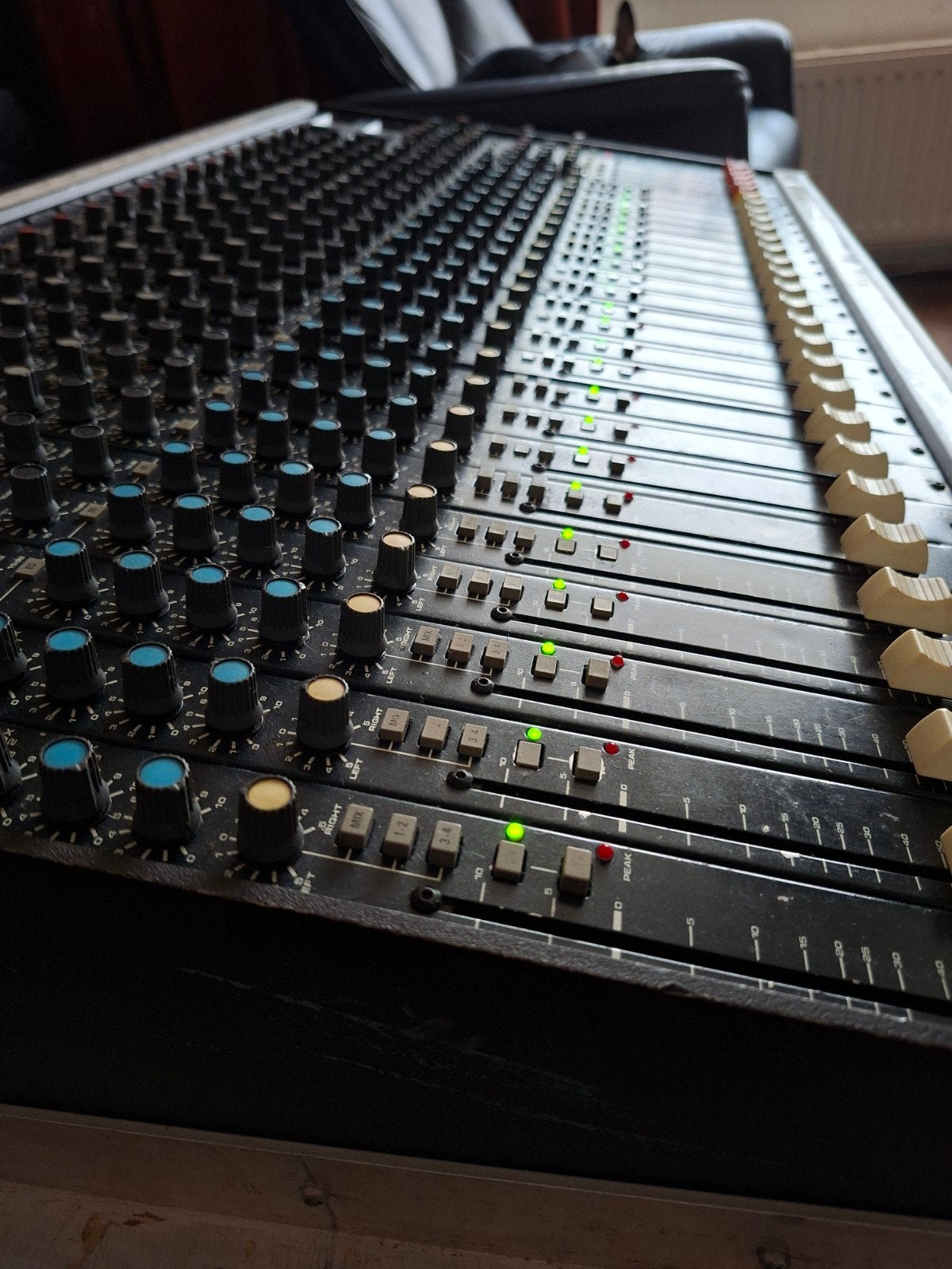 Soundcraft Series 200B 24-kanaals Mengpaneel, Ophalen, Gebruikt, 20 kanalen of meer, Microfooningang