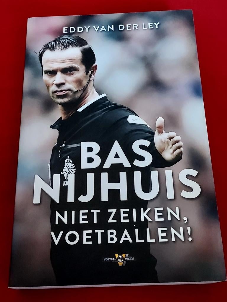 GESIGNEERD Bas Nijhuis niet zeiken voetballen. ( Ley ), Ophalen of Verzenden, Zo goed als nieuw, Balsport