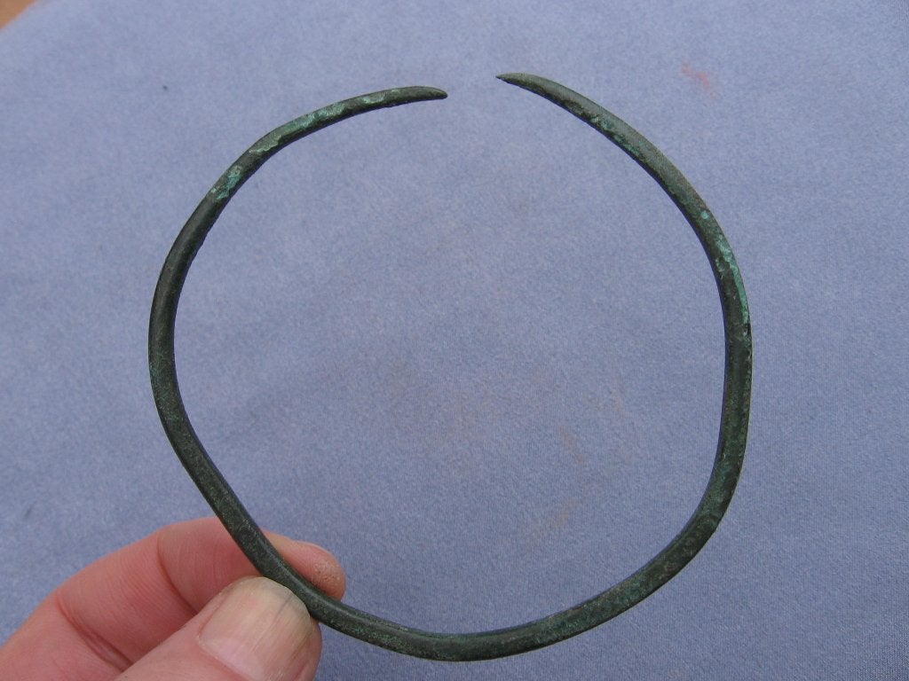 Bronzen armband - ong. 2800 jaar oud - bodemvondst, Ophalen of Verzenden, Brons, Armband