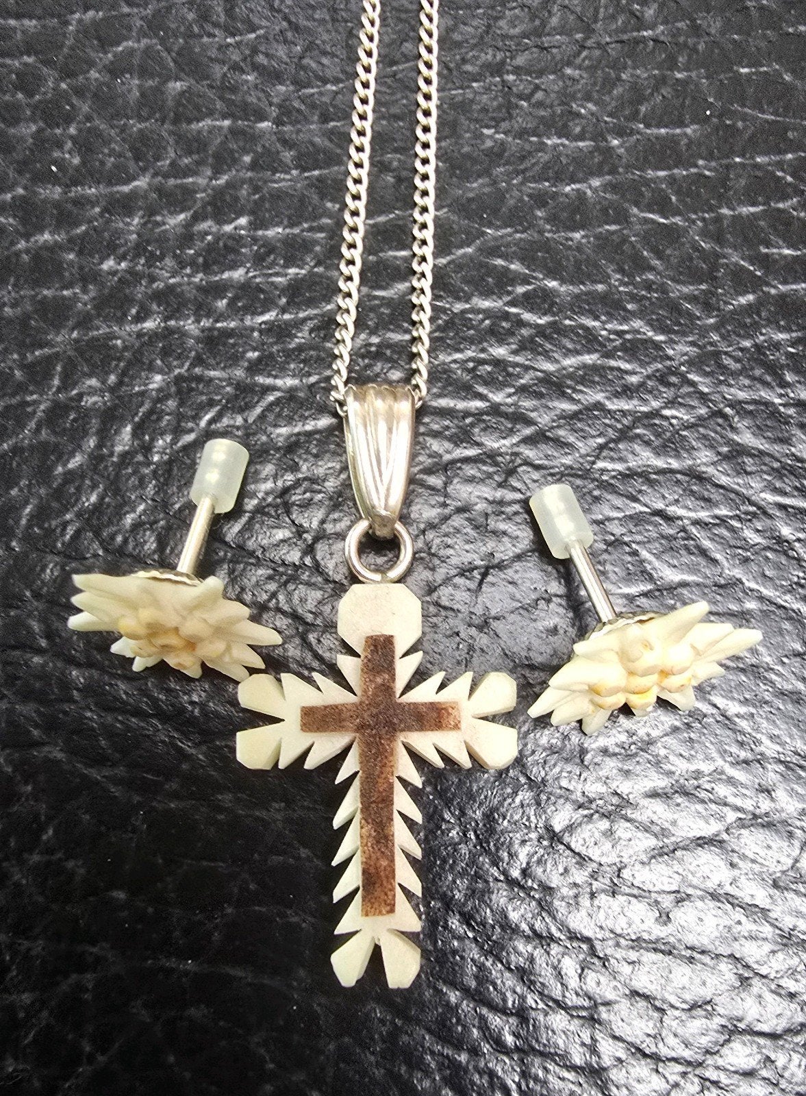 Trachten sieraden set Edelweiss oorbellen & kruisje ketting, Ophalen of Verzenden, Zo goed als nieuw, Wit, Overige materialen