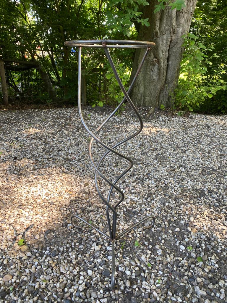 Metalen plantenstandaard spiraalvormig, Tuin en Terras, Gebruikt, Minder dan 60 cm, Ophalen of Verzenden, Binnen