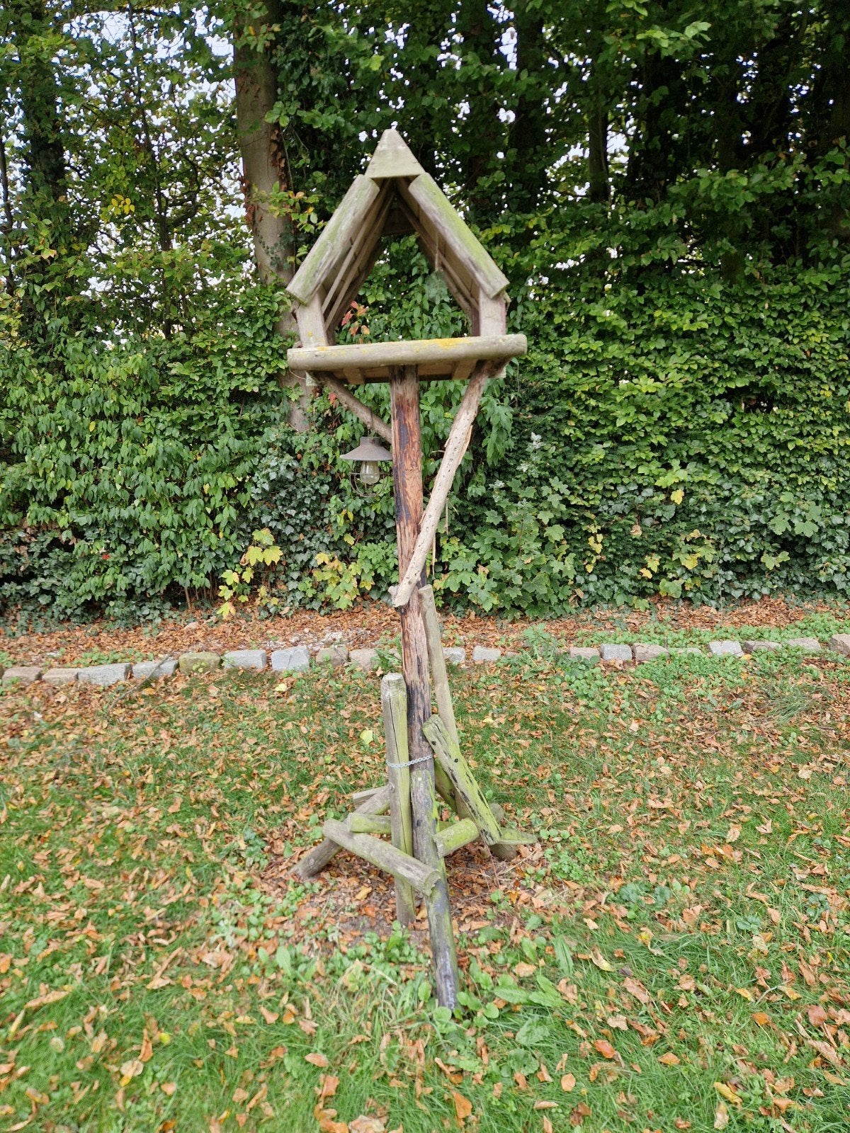 Rustiek houten vogelhuisje op standaard, Ophalen, Gebruikt
