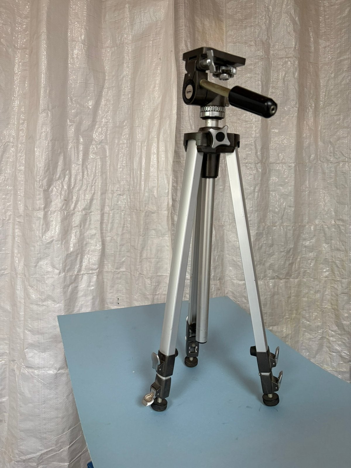 Fotostatief, 125 cm of minder, Zo goed als nieuw, Met balhoofd, Ophalen of Verzenden