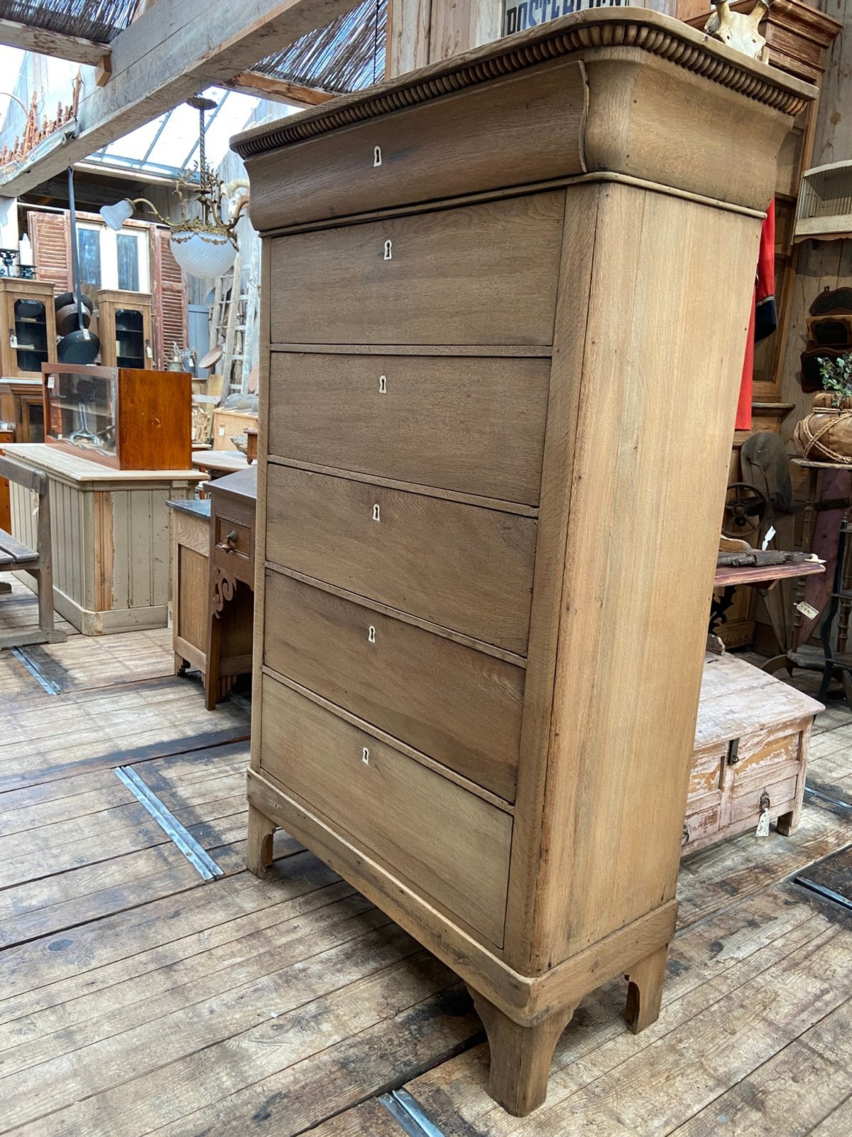 Een landelijke Frans eiken chiffoniere ladekast, Ophalen