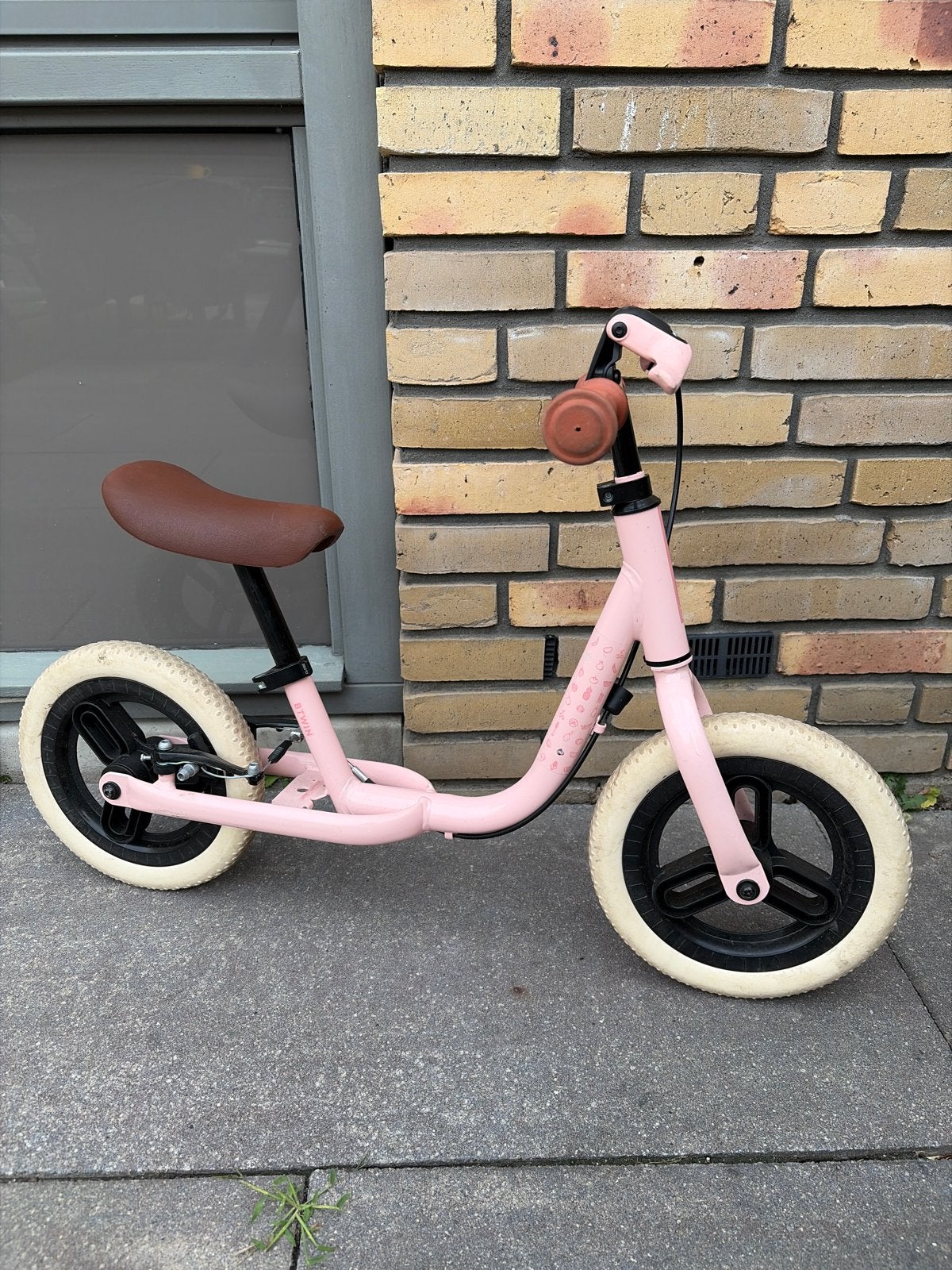 Roze loopfiets voor kinderen - Zo goed als nieuw, Ophalen, Zo goed als nieuw, Velgrem, Minder dan 16 inch