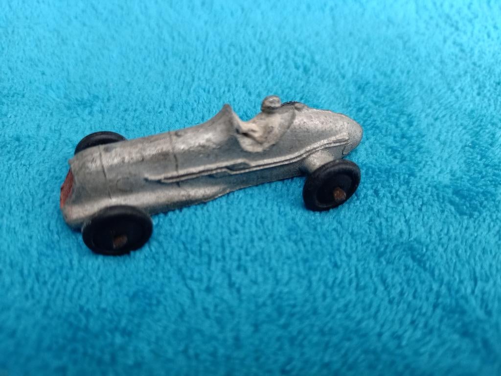 dinky toys #200 MG racer, Ophalen, Gebruikt, Auto, Dinky Toys