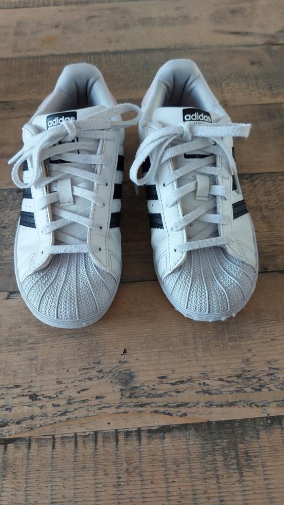 Adidas superstar witte sneakers maat 31, Gebruikt, Schoenen, Ophalen of Verzenden, Meisje