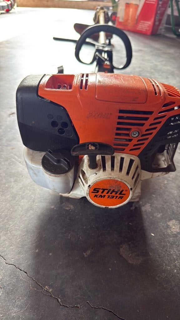 Stihl km 131 r met bosmaaier deel, Ophalen, Zo goed als nieuw, 10 tot 30 cm, Stihl