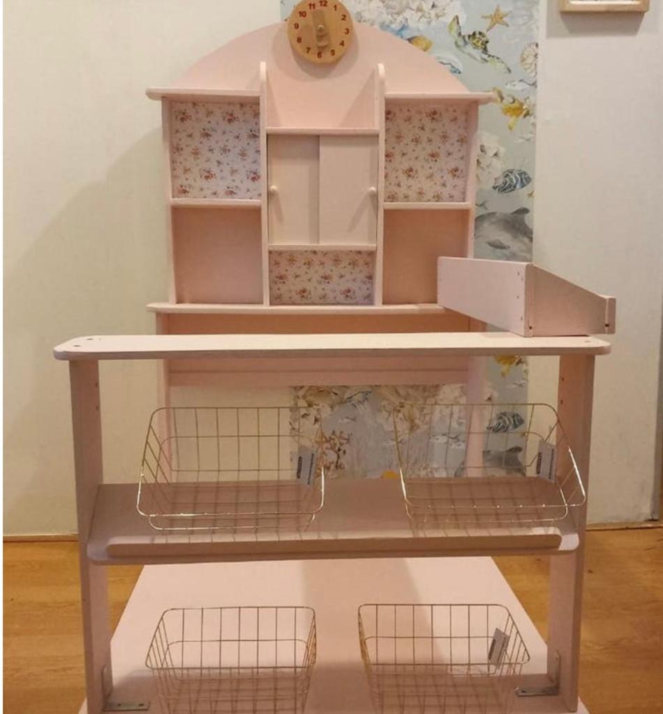 Roze houten speelgoedwinkel met mandjes en klok, Ophalen of Verzenden, Nieuw, Meisje