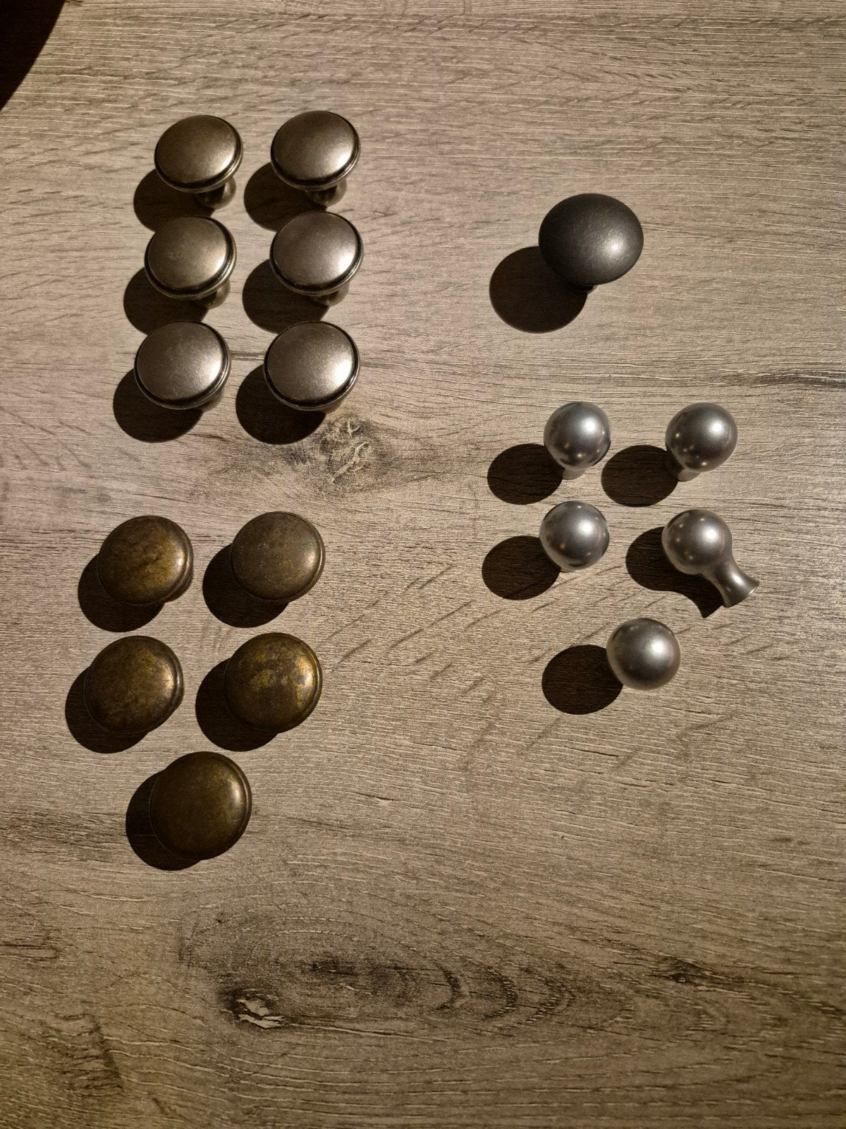 Diverse set van 17 meubelknoppen (brons, zilve, Huis en Inrichting, Ophalen, Zo goed als nieuw
