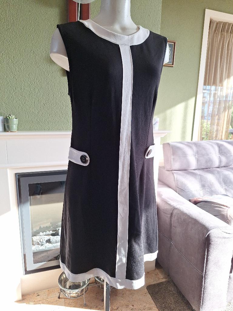 Mademoiselle Yeye jurk overgooier zwart wit XXL, Kleding | Dames, Jurken, Verzenden, Zwart, Maat 46/48 (XL) of groter, Zo goed als nieuw