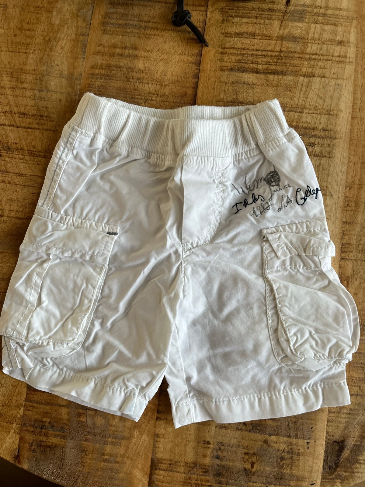 Ikks korte broek wit maat 62 met print en zakken, Ophalen of Verzenden, Gebruikt, Jongetje of Meisje, Broekje