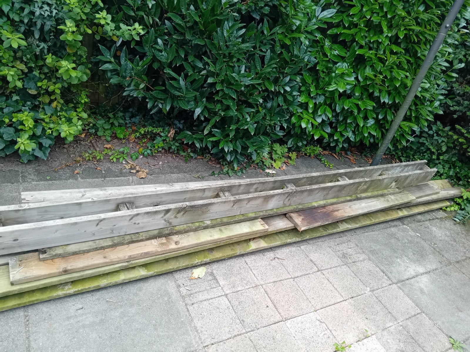 sloophout - deze week ophalen anders gaat het naar de sloop., Doe-het-zelf en Verbouw, Gebruikt, Minder dan 25 mm, Grenen, Plank