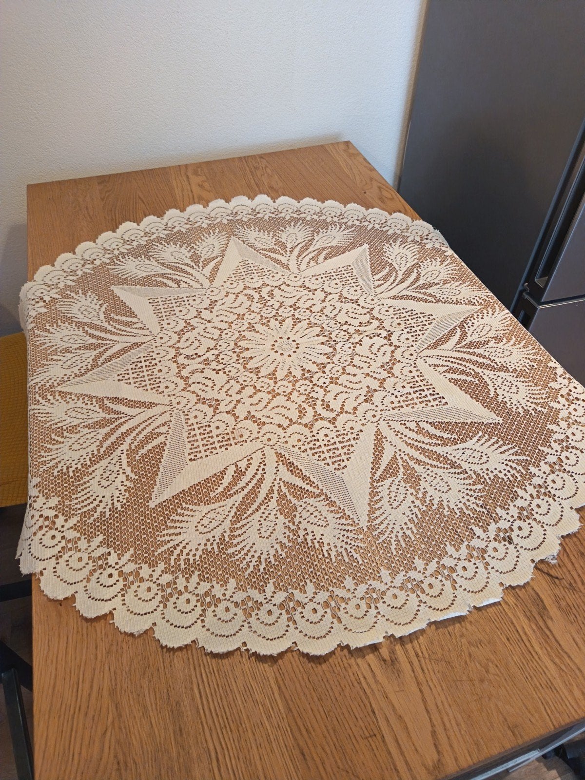 Prachtig rond tafelkleed met sterpatroon, Rond, Ophalen of Verzenden, Zo goed als nieuw, Beige