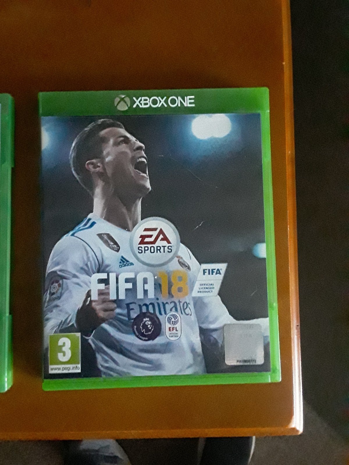 FIFA 18 & F1 22 - Xbox One Games, Ophalen of Verzenden, Zo goed als nieuw, Eén computer, Sport