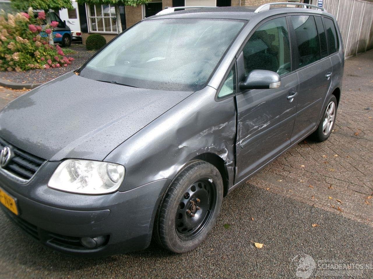 Volkswagen Touran 1.6-16V FSI Highline, Auto diversen, Automaat, Volkswagen, Benzine, MPV