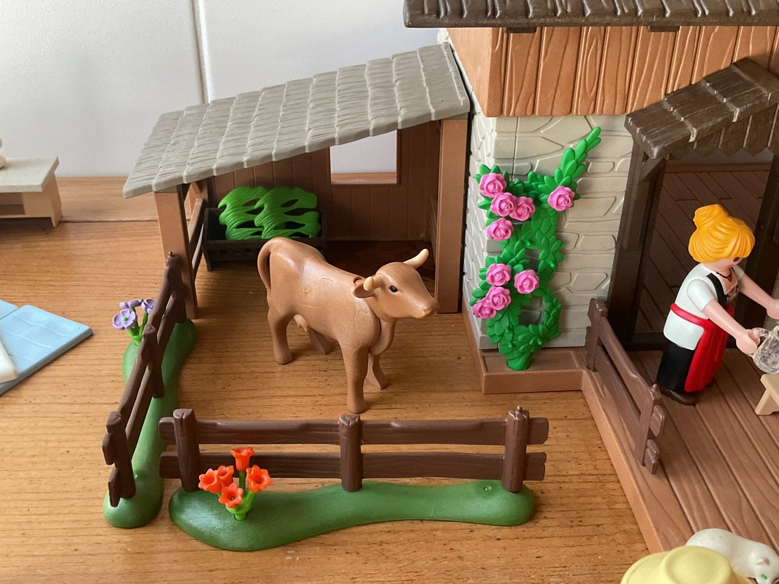 Foto 4 van PLAYMOBIL UTGEBREIDE COUNTRY ALPENHUT 🍺 🪗 SUPER LEUK !!
