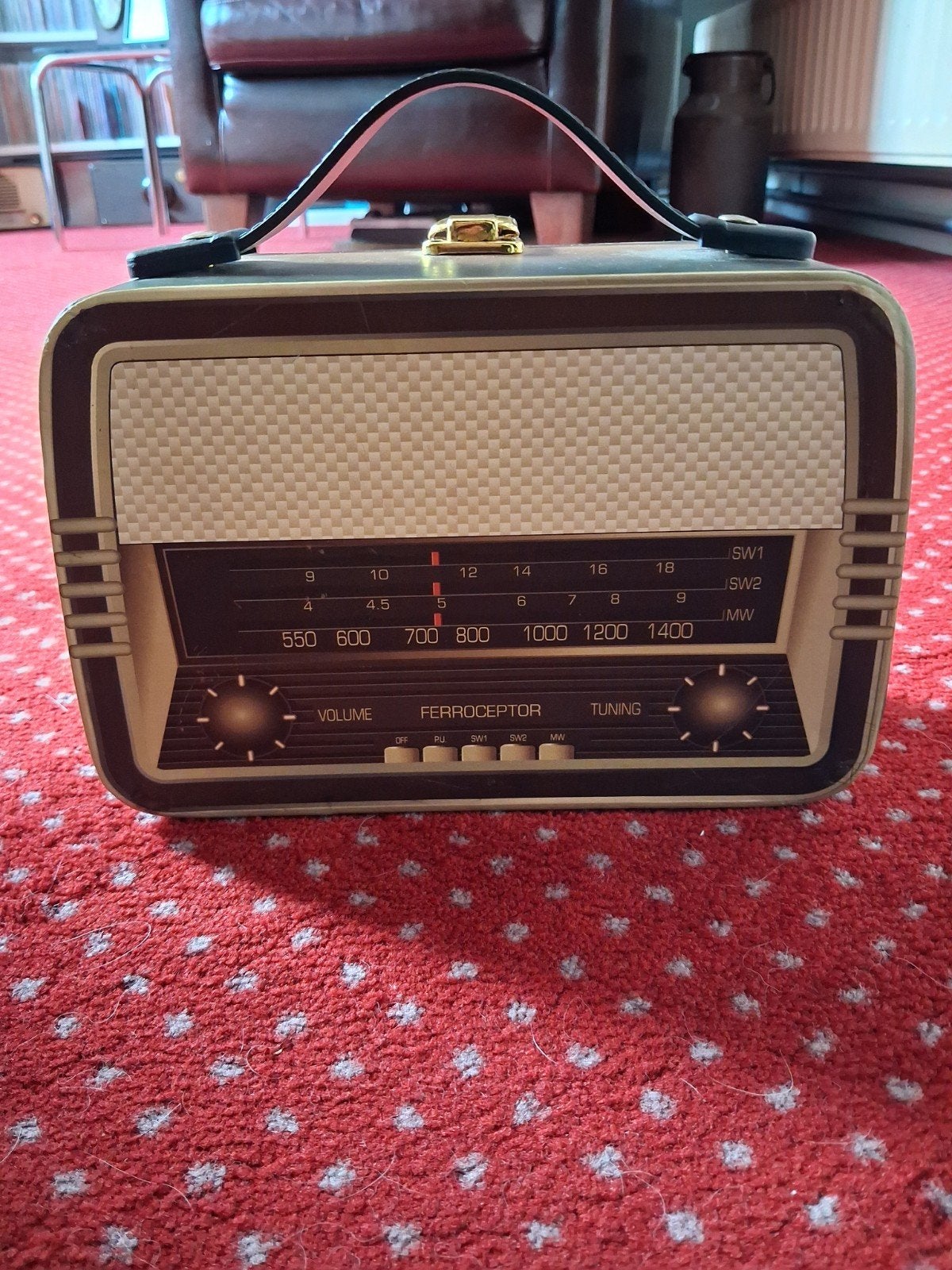 Broodtrommeltje in model van Radio., Antiek en Kunst, Ophalen of Verzenden