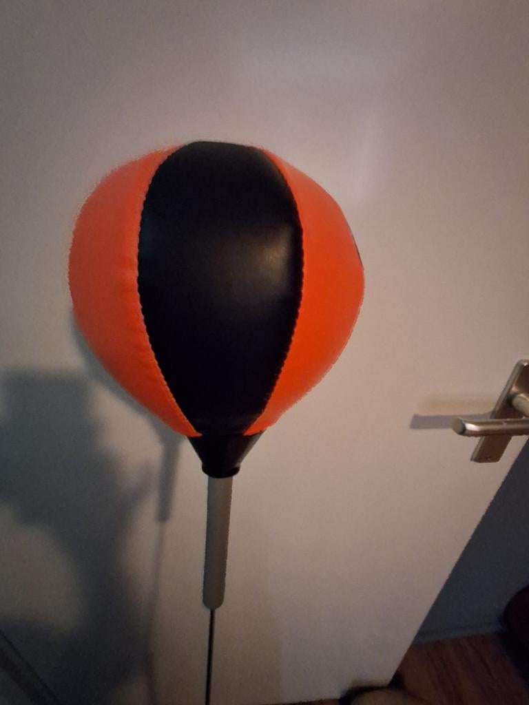Te koop: een leuke kleine boksbal, Sport en Fitness, Boksen, Ophalen of Verzenden, Boksbal
