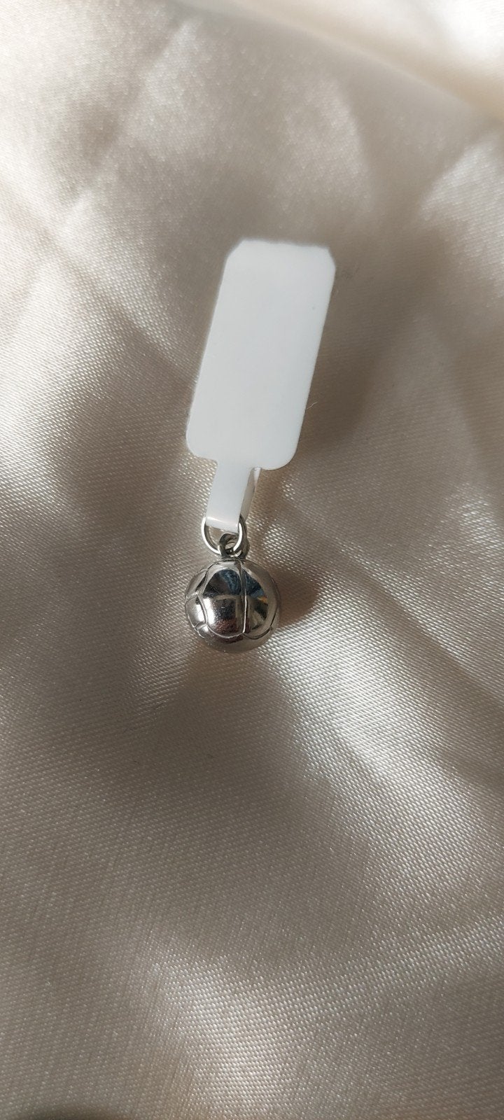 Zilveren voetbal bedel, Sieraden, Tassen en Uiterlijk, Overige merken, Ophalen of Verzenden, Zo goed als nieuw, 1 bedel