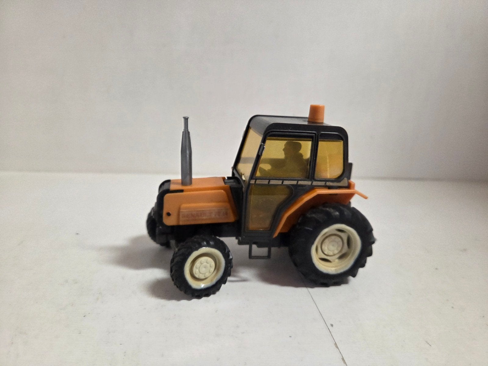 Britains Renault 70-14 1:32, ., Tractor of Landbouw, Britains, Ophalen of Verzenden