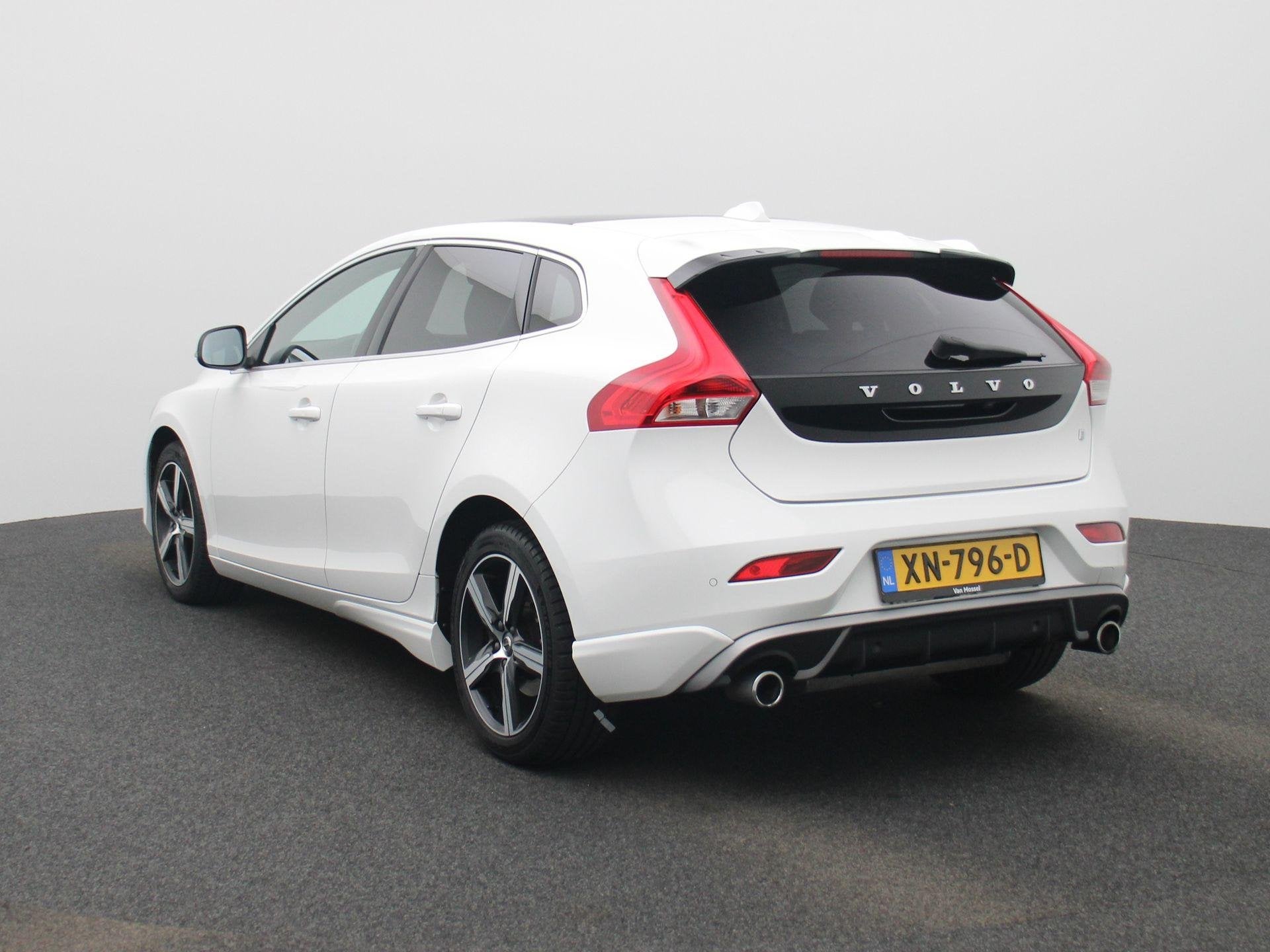 Volvo V40 1.5 T3 Polar+ Sport AUTOMAAT | PANORAMADAK | HALF-, Auto's, Volvo, 12 maanden, Euro 6, 4 cilinders, Wit