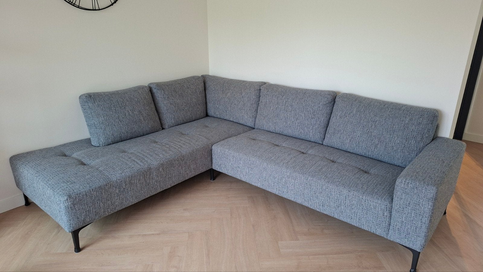 Moderne Hoekbank - Grijs-blauwe Stof - Zo goed als nieuw, Huis en Inrichting, Ophalen, Zo goed als nieuw, Vierpersoons of meer
