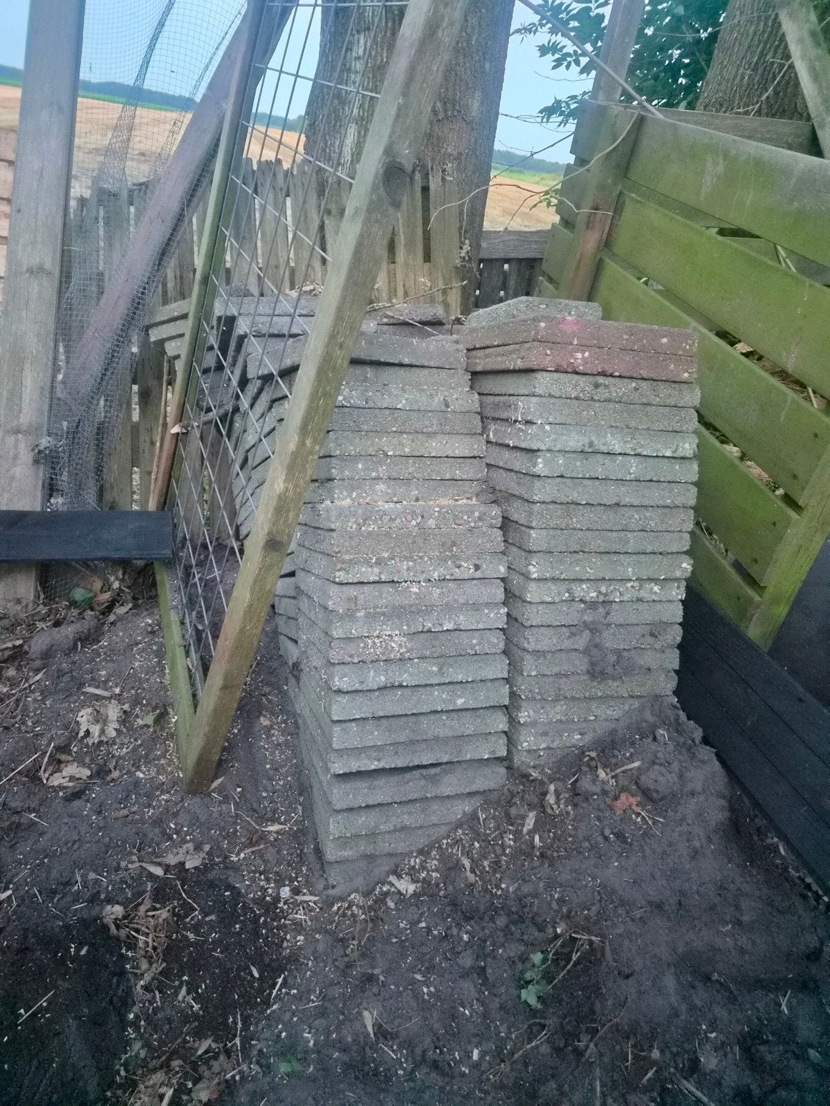 Ongeveer 120 gebruikte tegels, gratis afhalen, Ophalen, Gebruikt, Beton, Terrastegels