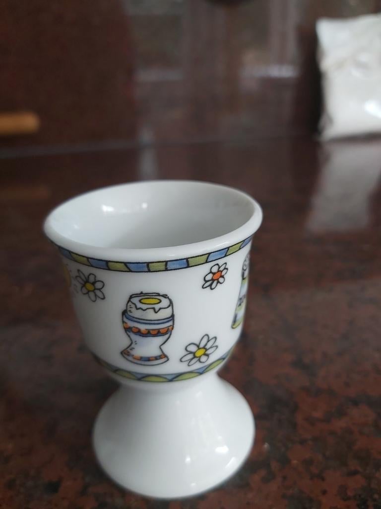 8 vrolijke eierdopjes met kip en bloemen design, Keramiek, Overige typen, Ophalen of Verzenden, Zo goed als nieuw