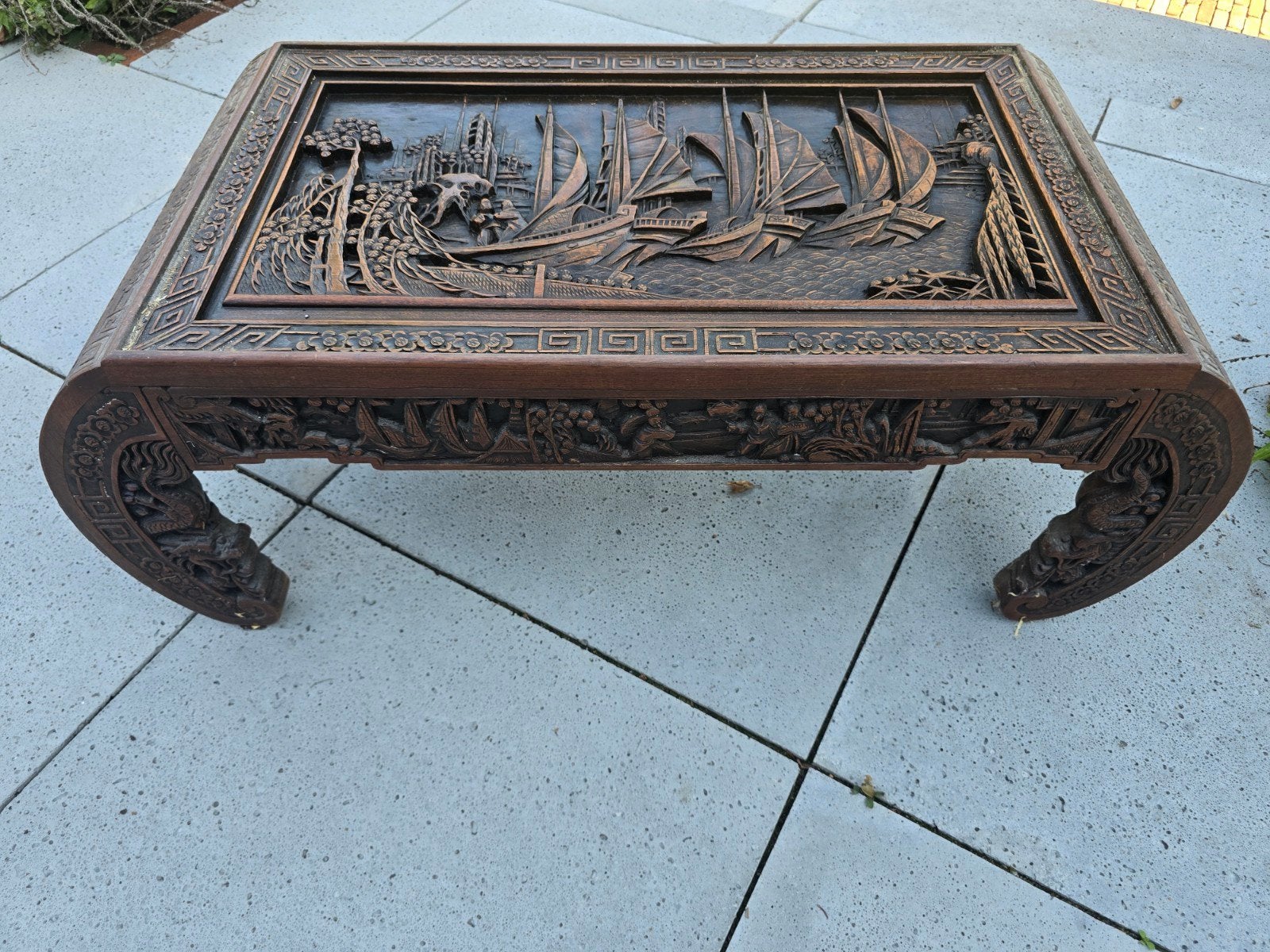 Opium / Kang / Indisch Salon Tafel met Gedetailleerd Houtsni, Antiek en Kunst, Ophalen of Verzenden