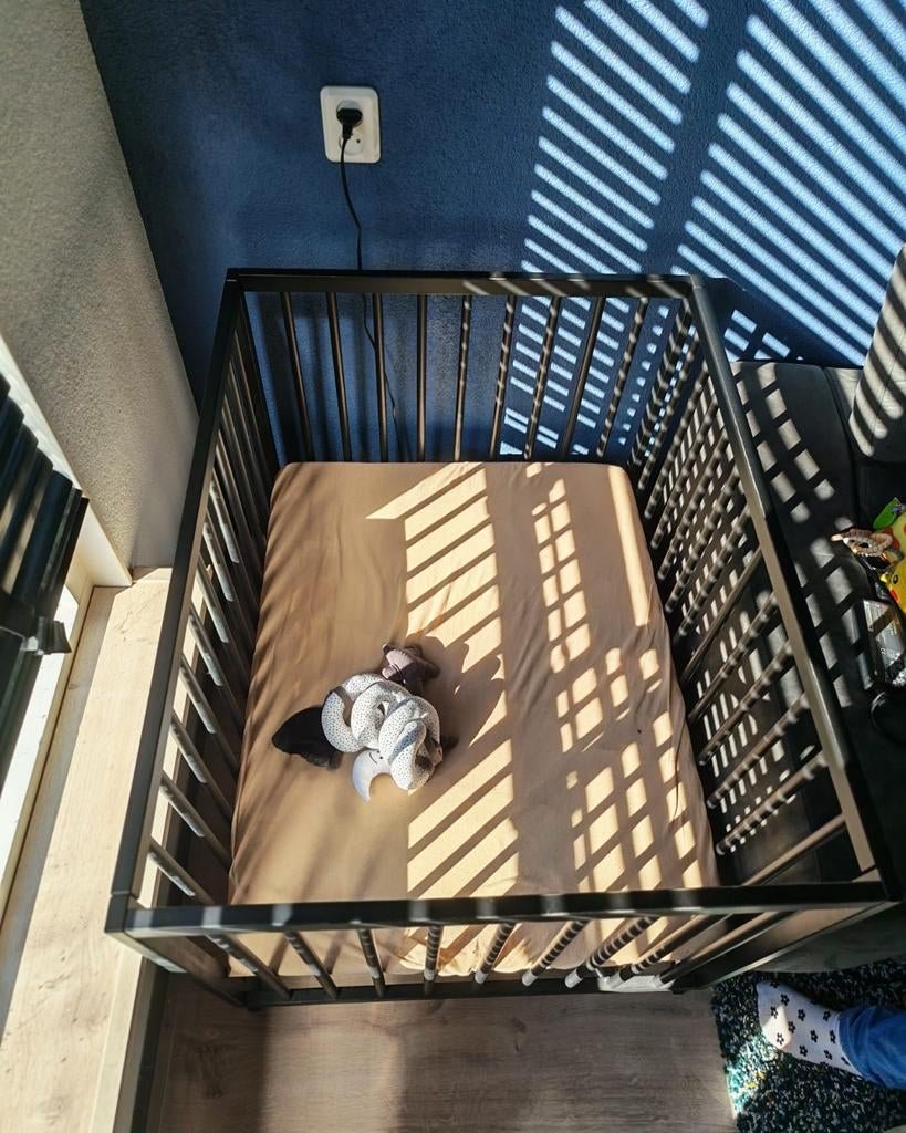 TWF Box Romeo Zwart incl boxmatras., Kinderen en Baby's, Boxen, Ophalen, Gebruikt, Rechthoekig, In hoogte verstelbaar
