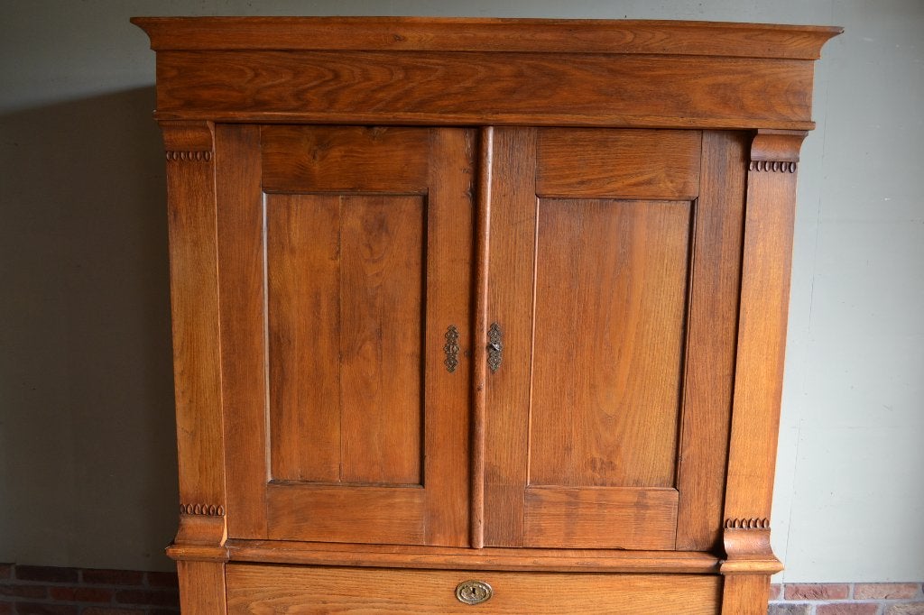 Prachtig strak antiek iepen houten kabinet, Verzenden