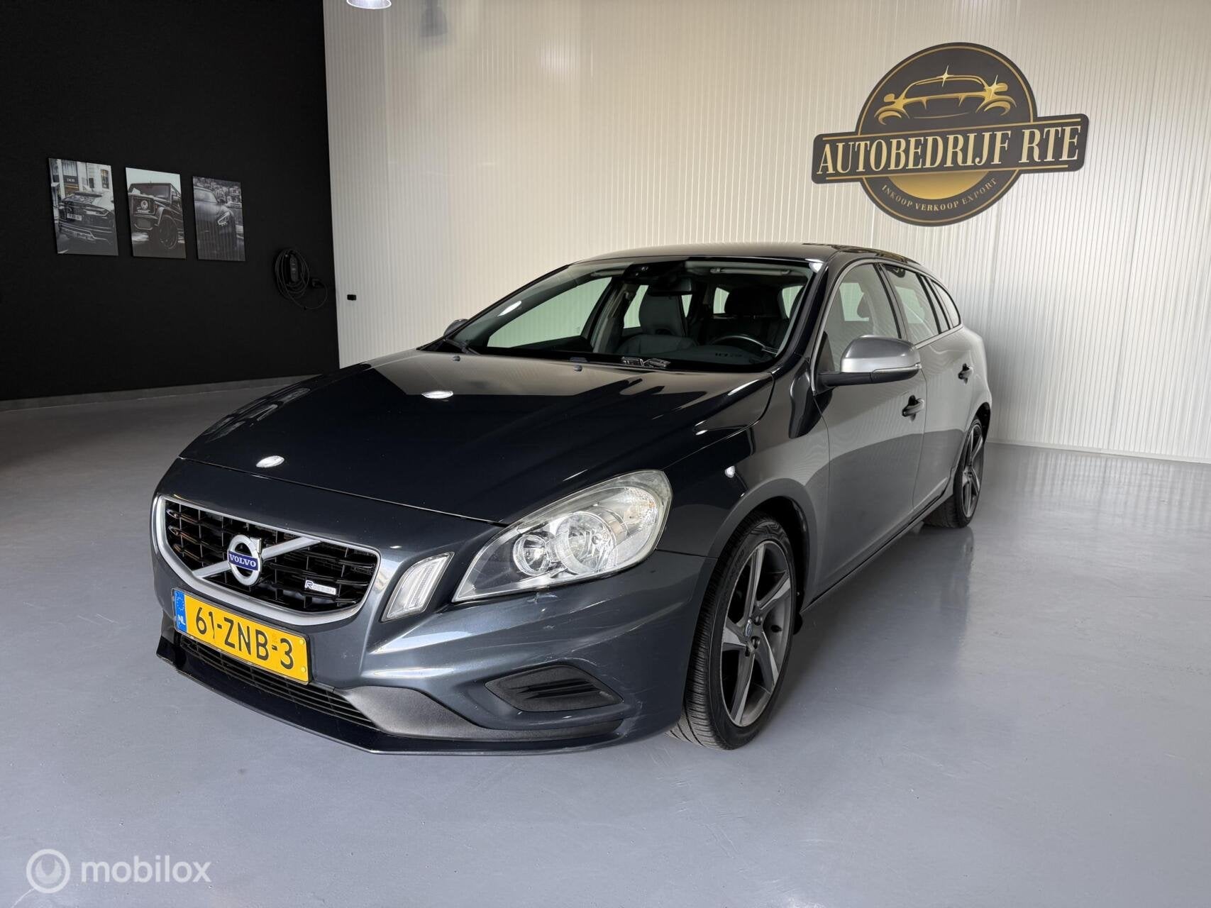 Volvo V60 1.6 T3 R-Design AUTOMAAT, Auto's, Gebruikt, Zwart, 4 cilinders, 150 pk